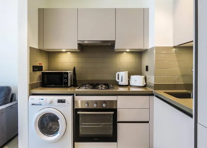 Stylish 1 Bedroom Downtown Dubai View